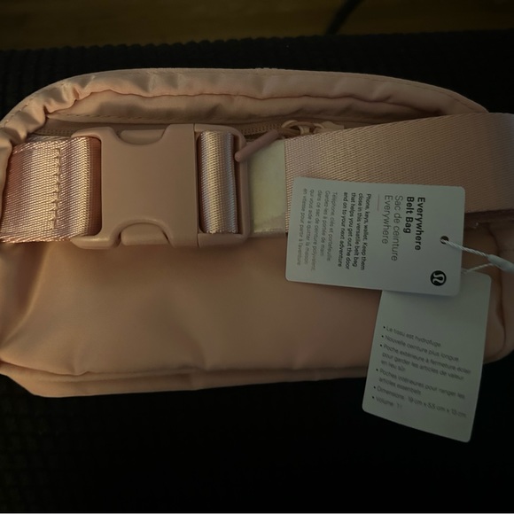 Lululemon Everywhere Belt Bag, 1L (Pink Taupe) - Picture 4 of 6